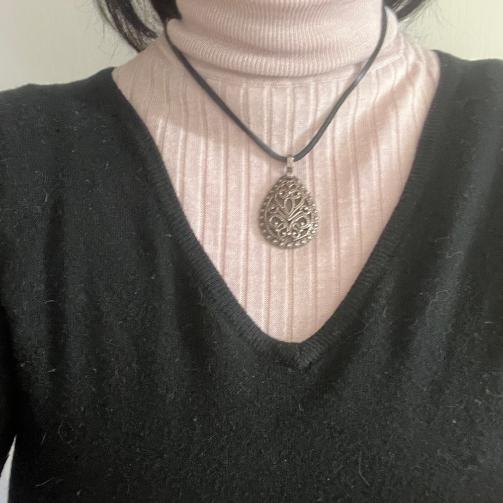 Classic Leather necklase with  pendant